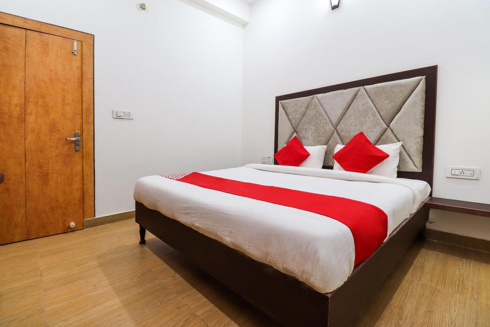 Hotel O Taj Royal Tajganj Luaran gambar
