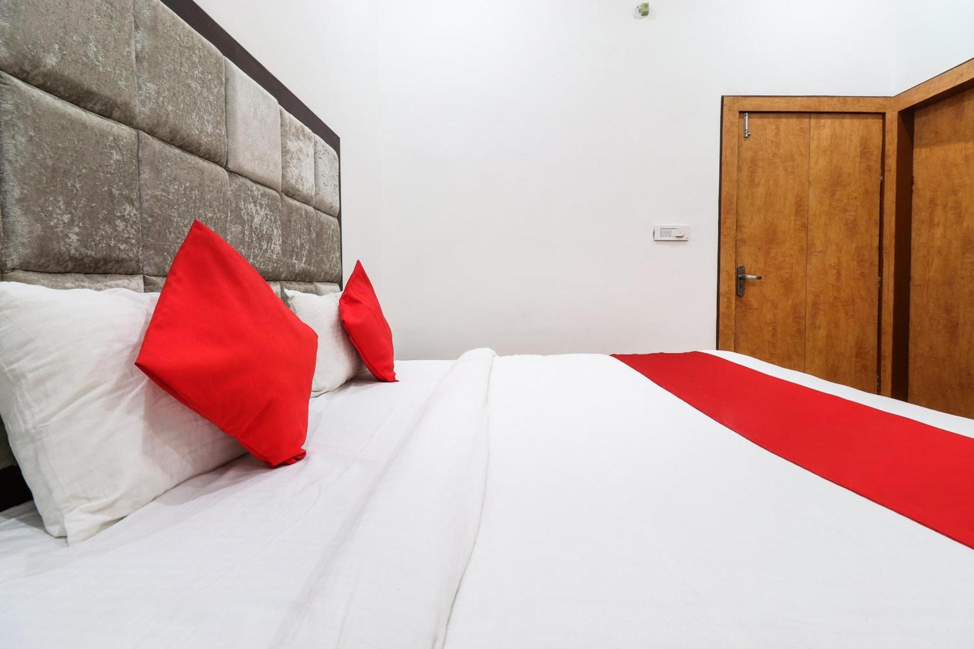 Hotel O Taj Royal Tajganj Luaran gambar
