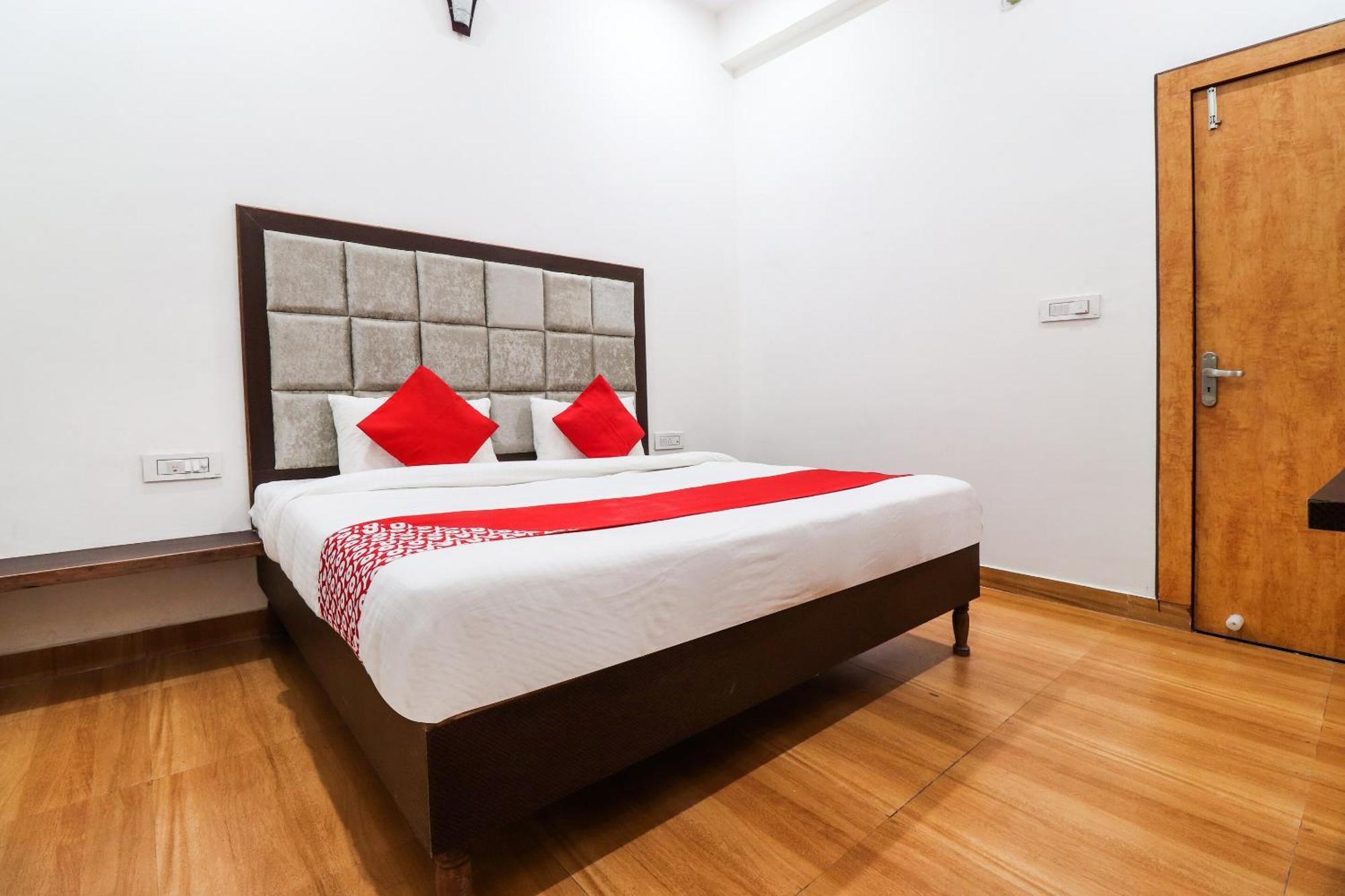 Hotel O Taj Royal Tajganj Luaran gambar
