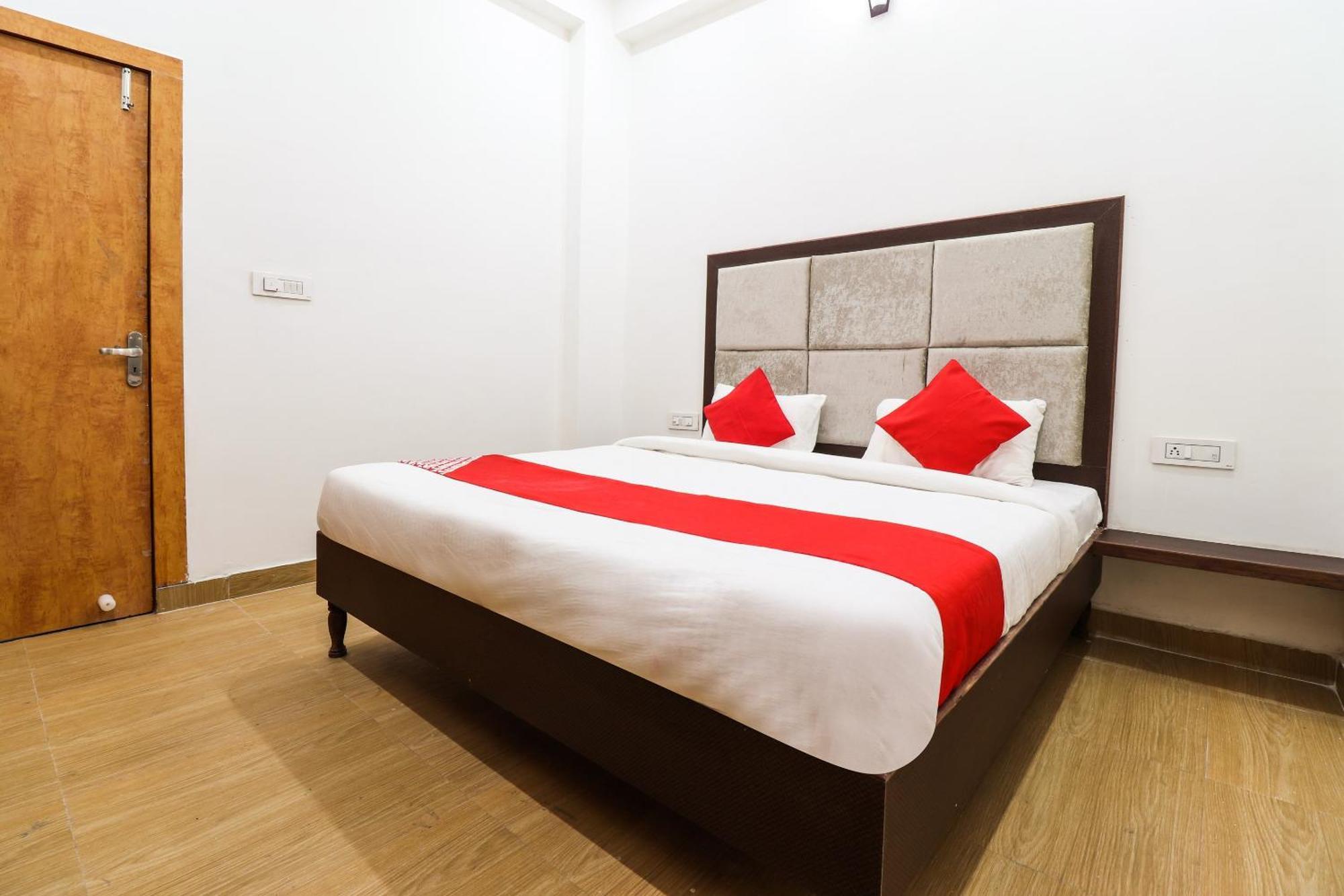 Hotel O Taj Royal Tajganj Luaran gambar